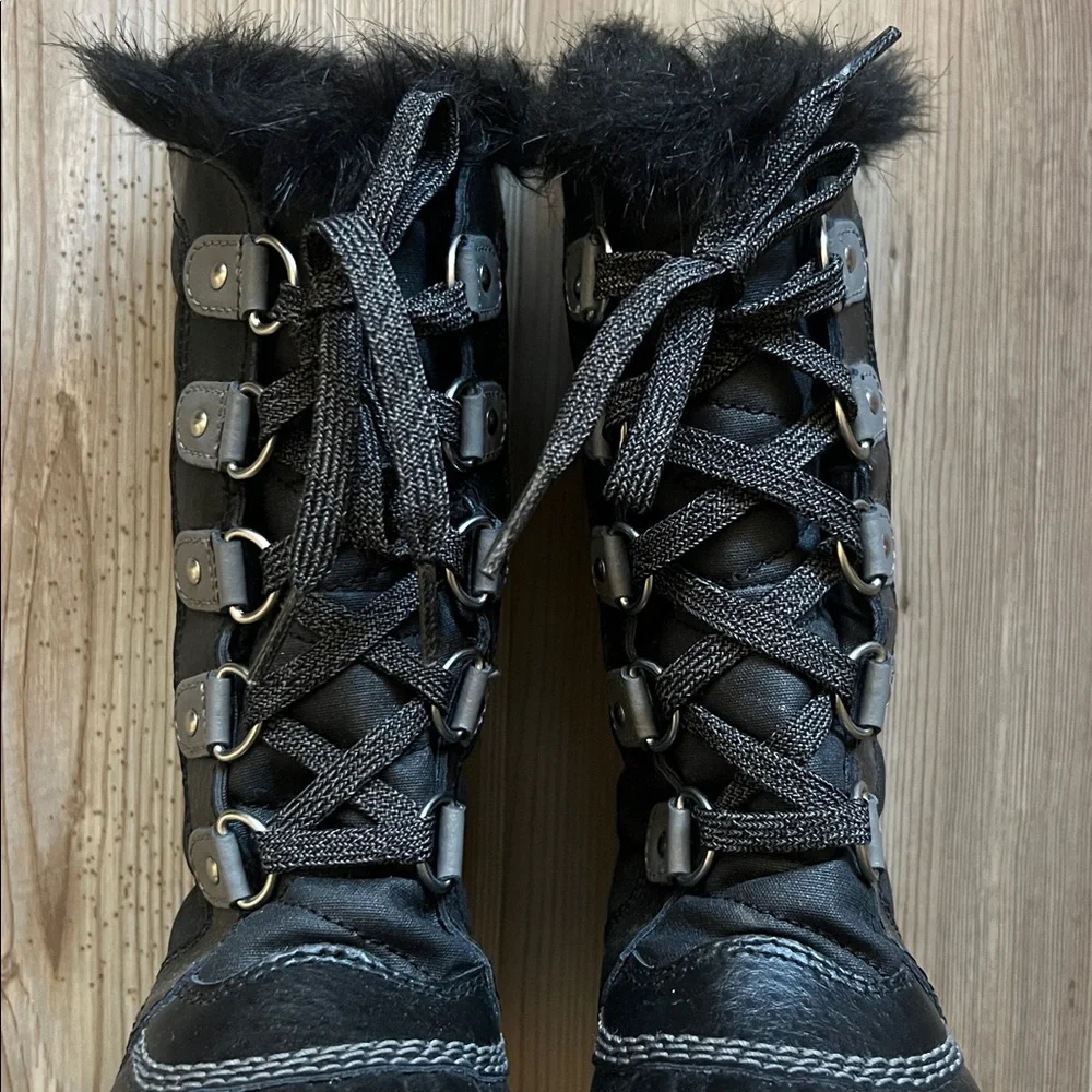 NWOT Sorel Kid's Tofino II Tall Hiking Boots with Faux Fur-Trim Black Quarry